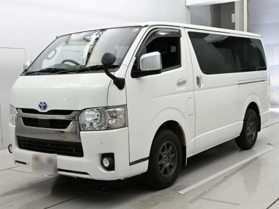 TOYOTA HIACE VAN