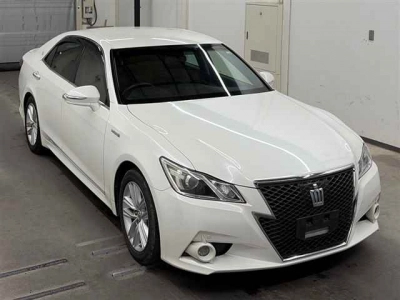 TOYOTA CROWN HYBRID