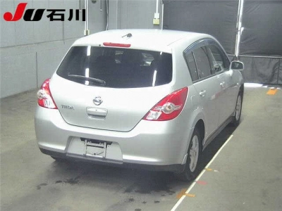 NISSAN TIIDA
