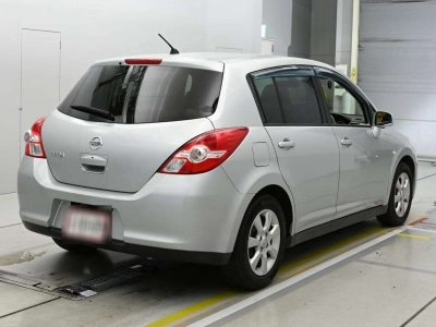 NISSAN TIIDA