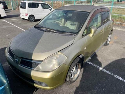 NISSAN TIIDA