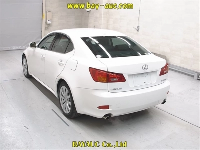 LEXUS IS