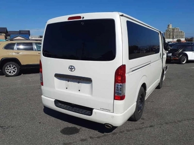 TOYOTA HIACE VAN