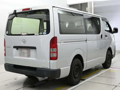 TOYOTA HIACE VAN