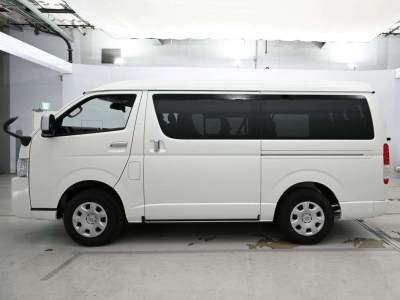 TOYOTA HIACE WAGON