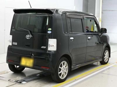 TOYOTA PIXIS SPACE