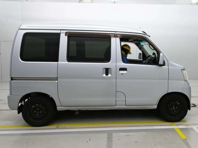 TOYOTA PIXIS VAN