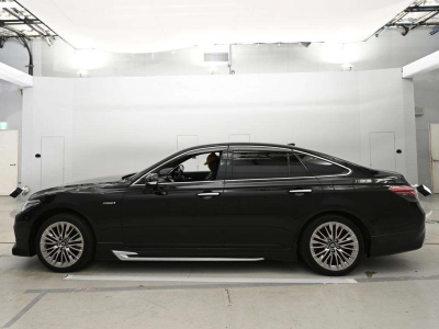 TOYOTA CROWN HYBRID