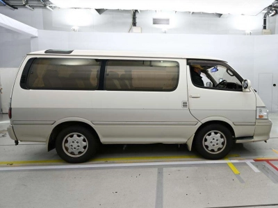 TOYOTA HIACE WAGON