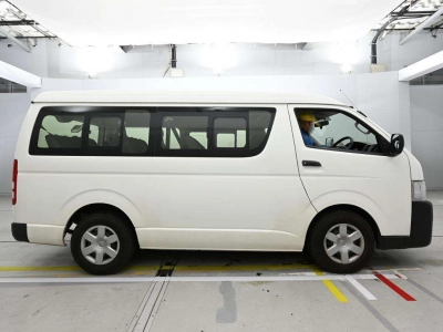 TOYOTA HIACE WAGON