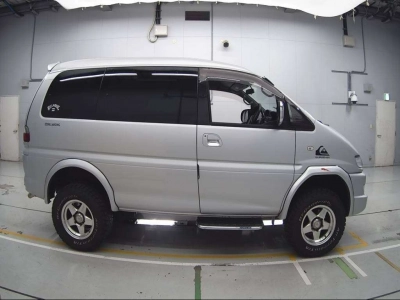 MITSUBISHI DELICA SPACE GEAR