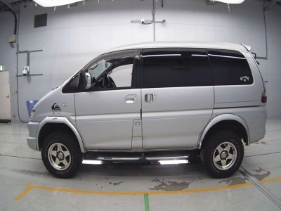 MITSUBISHI DELICA SPACE GEAR