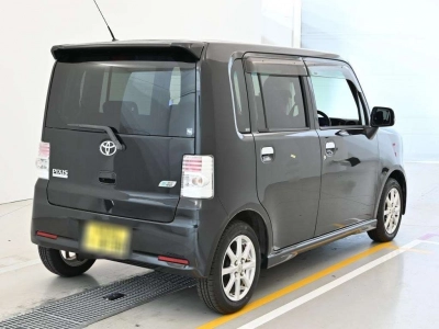 TOYOTA PIXIS SPACE