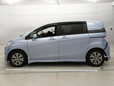 HONDA FREED SPIKE HYBRID
