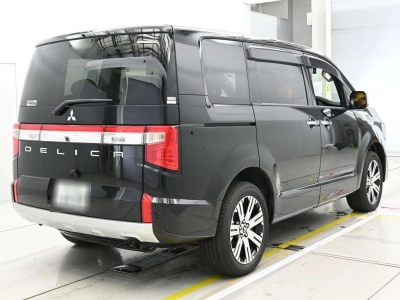 MITSUBISHI DELICA D:5