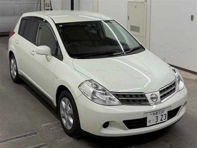NISSAN TIIDA