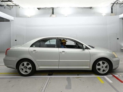 TOYOTA AVENSIS SEDAN