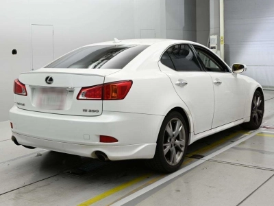 LEXUS IS