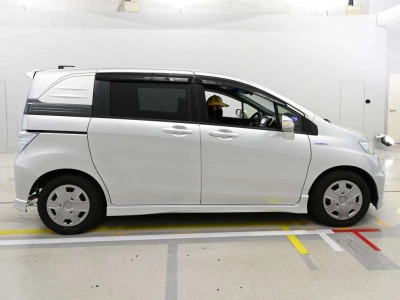 HONDA FREED SPIKE HYBRID