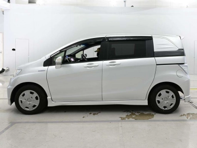 HONDA FREED SPIKE HYBRID
