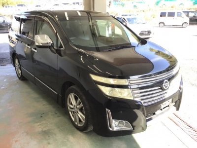 NISSAN ELGRAND