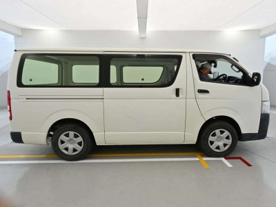 TOYOTA REGIUS VAN
