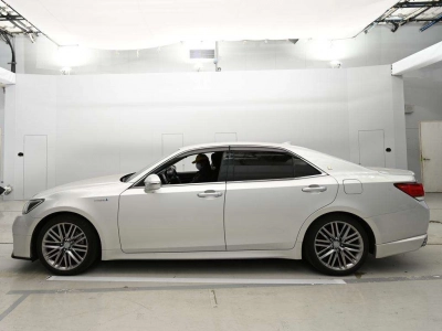 TOYOTA CROWN HYBRID