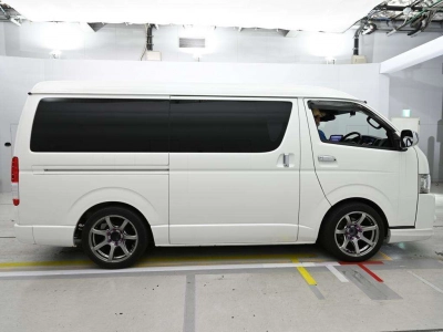 TOYOTA REGIUS VAN