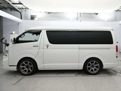 TOYOTA REGIUS VAN