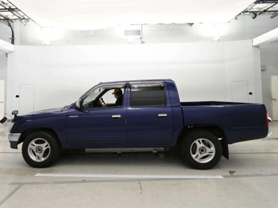 TOYOTA HILUX SPORTS PICK UP