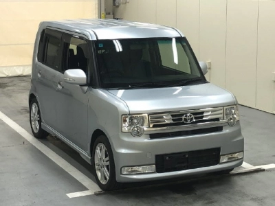 TOYOTA PIXIS SPACE