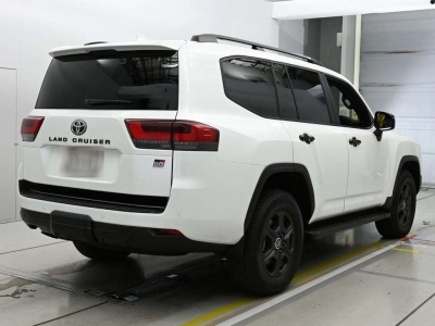 TOYOTA LAND CRUISER