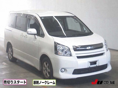 TOYOTA NOAH