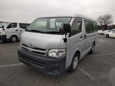 TOYOTA HIACE