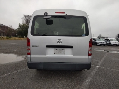 TOYOTA HIACE