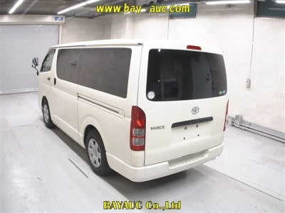 TOYOTA HIACE VAN