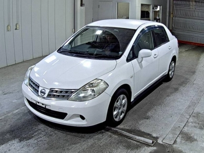 NISSAN TIIDA LATIO
