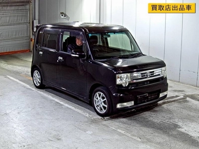 TOYOTA PIXIS SPACE