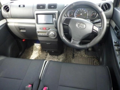 TOYOTA PIXIS SPACE