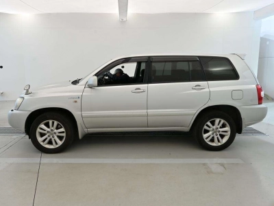 TOYOTA KLUGER HYBRID