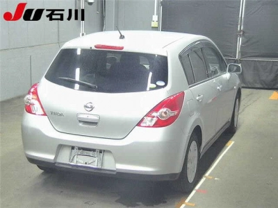 NISSAN TIIDA