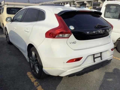 VOLVO V40