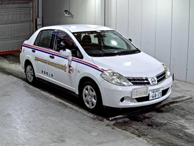 NISSAN TIIDA LATIO