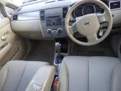 NISSAN TIIDA