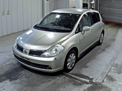 NISSAN TIIDA