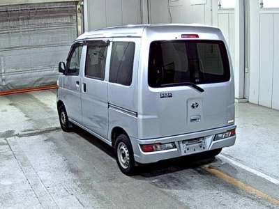 TOYOTA PIXIS VAN