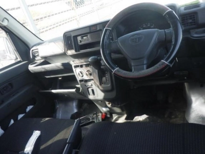 TOYOTA PIXIS VAN