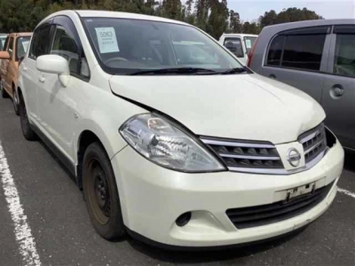 NISSAN TIIDA