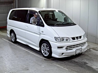 MITSUBISHI DELICA SPACE GEAR