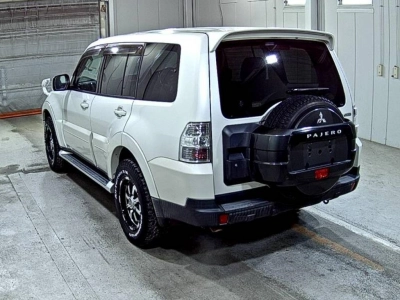 MITSUBISHI PAJERO